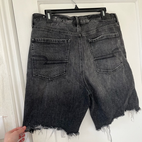 American Eagle 90’s Boyfriend Short ⭐️ (2/$40) - Picture 2 of 4